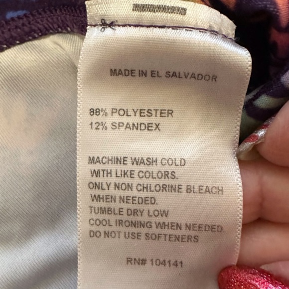 Reebok Women’s Leggings with Multicolor Floral Pattern - Picture 4 of 9